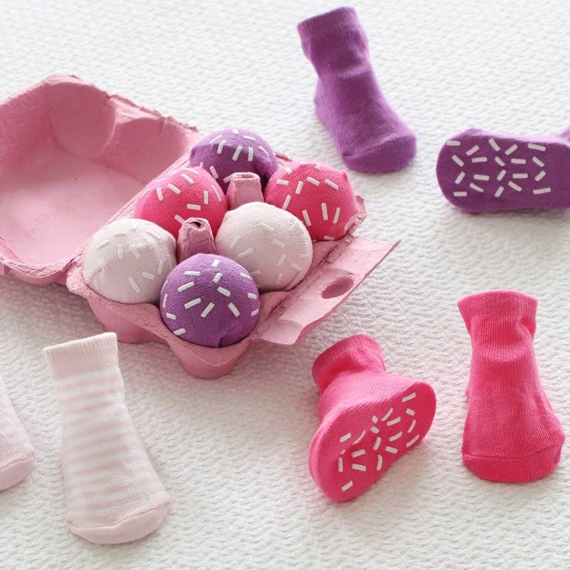 This set of beautiful girls baby socks makes a really unusual baby gift. This fun and unique product contains six pairs of baby socks carefully rolled up to look like scoops of ice cream and packed in an egg box!  Size 0-12 months