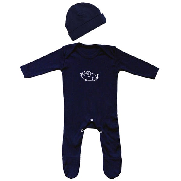 Super soft unisex baby clothes set by The Baby Hamper Company. Comprising a 100% cotton hat (age 0-6 months) and 100% cotton sleep suit (0-3 months).  Exclusive to The Baby Hamper Company, and very proudly made in the UK. Add to one of our hand packaged gift hampers today!